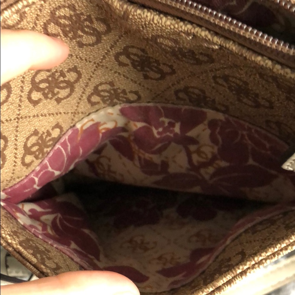 GUESS PURSE - Picture 3 of 5
